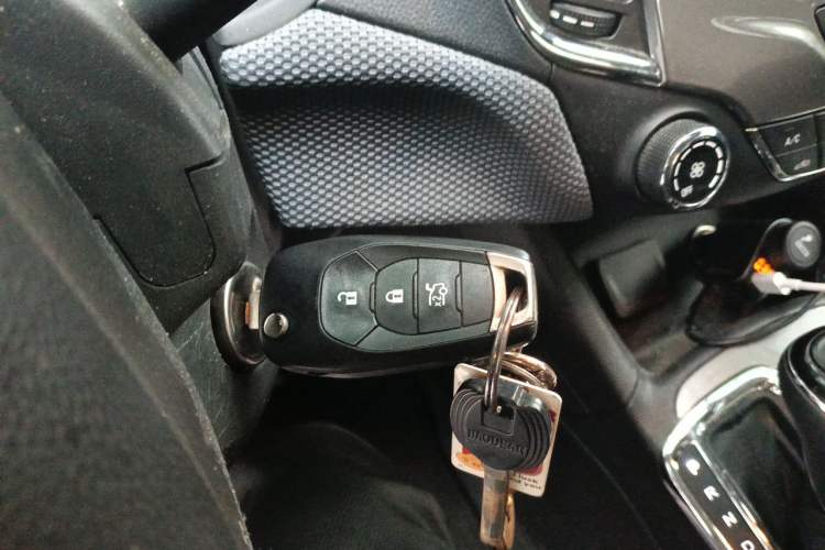 Used Chevrolet Cruze 2018 320 Automatic Pioneer Sunroof Edition Vehicle Key