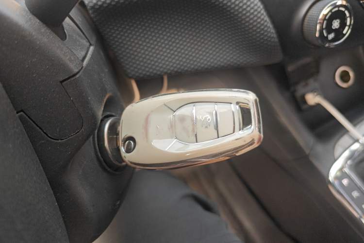 Used Chevrolet Cruze 2018 Redline 320 Automatic Pioneer Edition Vehicle Key