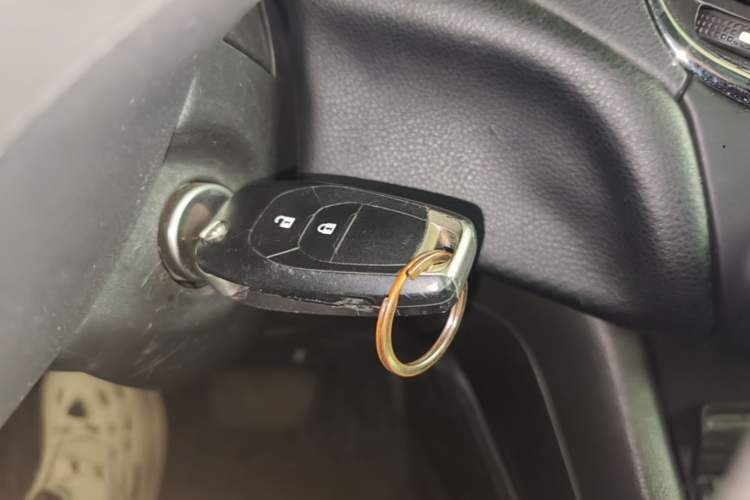 Used Chevrolet Cruze 2018 Hatchback 320 Automatic Pioneer Sunroof Edition Vehicle Key
