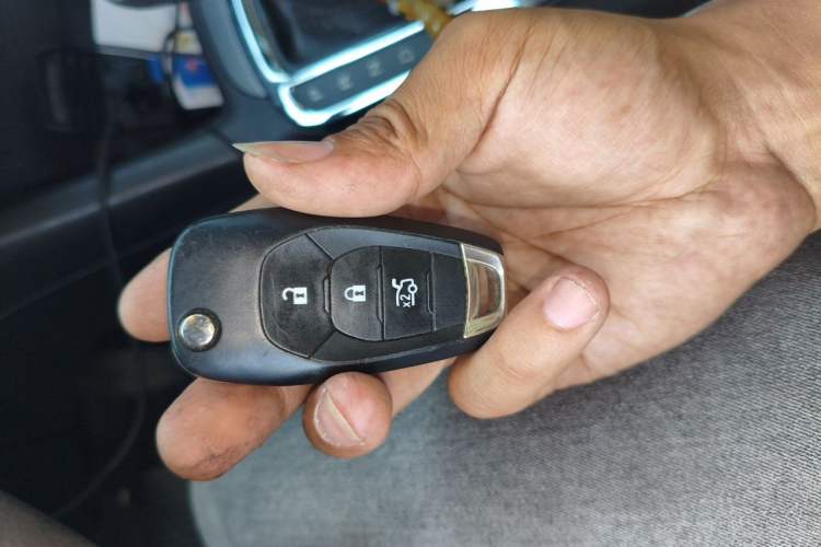 Used Chevrolet Cruze 2018 320 Automatic Pioneer Sunroof Edition Vehicle Key