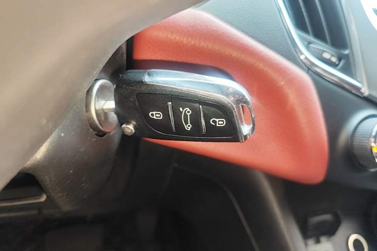 Used Chevrolet Cruze 2018 Hatchback 320 Automatic Pioneer Sunroof Edition Vehicle Key