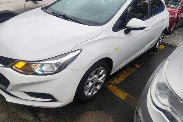 Used Chevrolet Cruze 2018 Hatchback 320 Automatic Pioneer Sunroof Edition