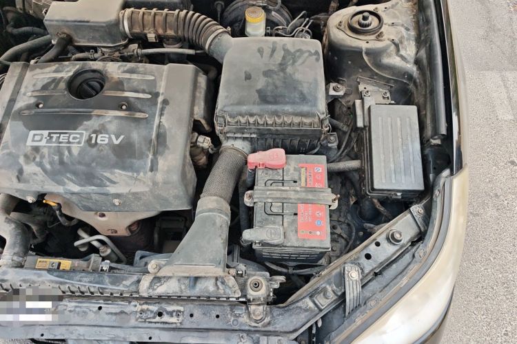 Used Chevrolet Epica 2007 2.0 Manual Luxury Version Engine Bay Left