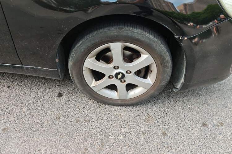 Used Chevrolet Epica 2007 2.0 Manual Luxury Version Right Front Wheel Hub