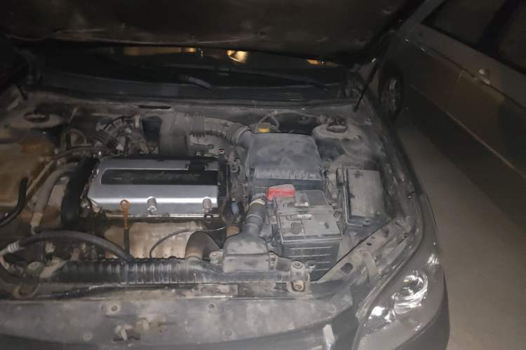 Used Chevrolet Epica 2008 2.0 Manual Executive Edition Engine Bay Left