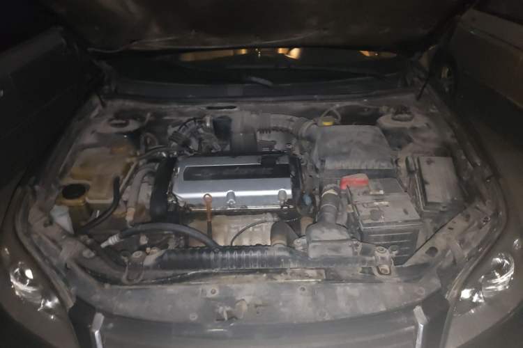 Used Chevrolet Epica 2008 2.0 Manual Executive Edition Engine Bay