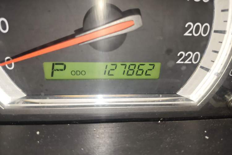 Used Chevrolet Epica 2008 2.0 Manual Executive Edition Odometer Close Up