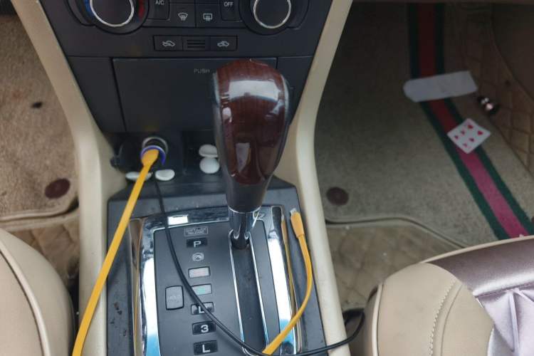 Used Chevrolet Epica 2008 2.0 SX Automatic Luxury Edition Gear Lever