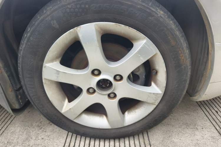 Used Chevrolet Epica 2008 2.0 SX Automatic Luxury Edition Right Front Wheel Hub
