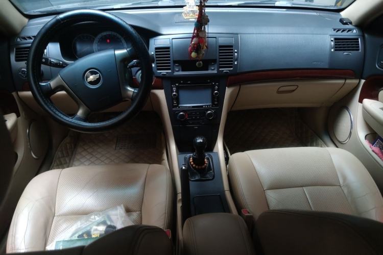 Used Chevrolet Epica 2010 1.8 Luxury Navigation Model MT Center Console