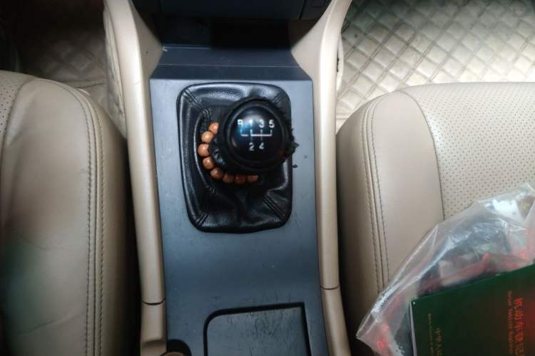Used Chevrolet Epica 2010 1.8 Luxury Navigation Model MT Gear Lever