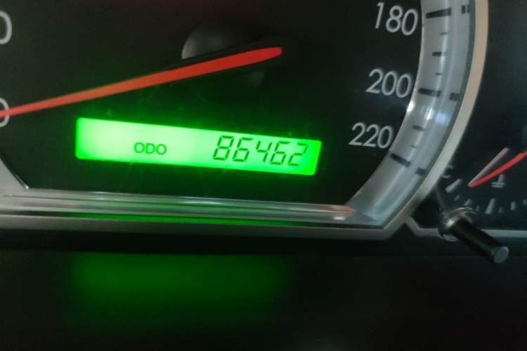 Used Chevrolet Epica 2010 1.8 Luxury Navigation Model MT Odometer Close Up