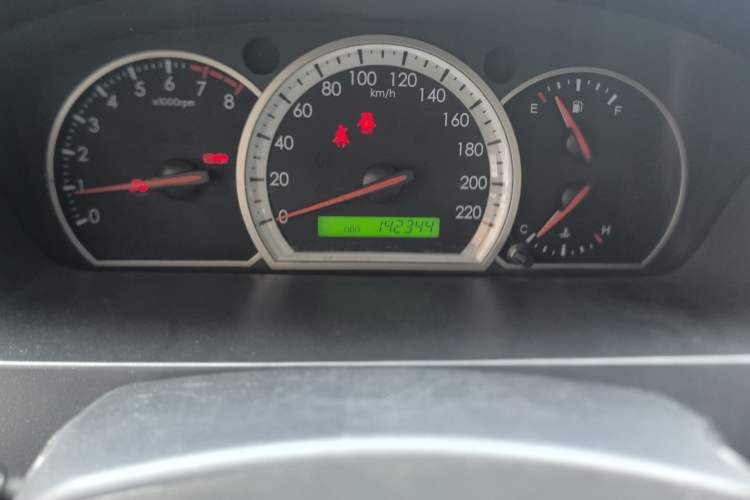 Used Chevrolet Epica 2010 1.8 Luxury Edition MT Odometer Close Up