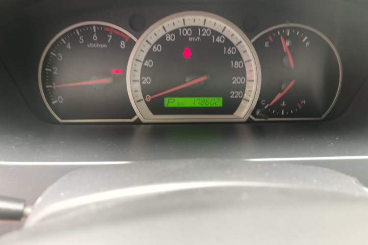 Used Chevrolet Epica 2010 1.8 Comfort Edition AT Odometer Close Up