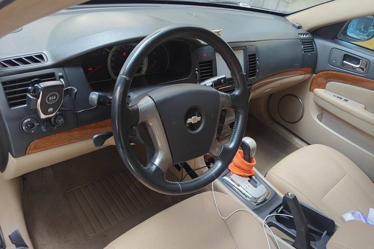 Used Chevrolet Epica 2011 1.8 Luxury Edition AT Center Console