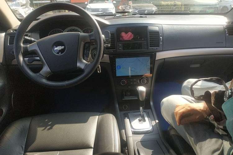 Used Chevrolet Epica 2011 1.8 Luxury Edition AT Center Console