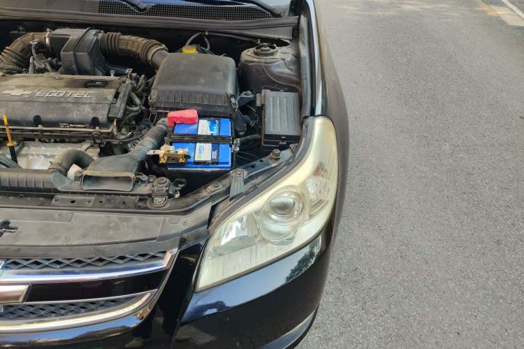 Used Chevrolet Epica 2011 1.8 ZhiZhen Edition MT Engine Bay Left