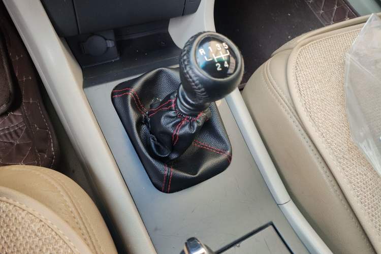 Used Chevrolet Epica 2011 1.8 ZhiZhen Edition MT Gear Lever