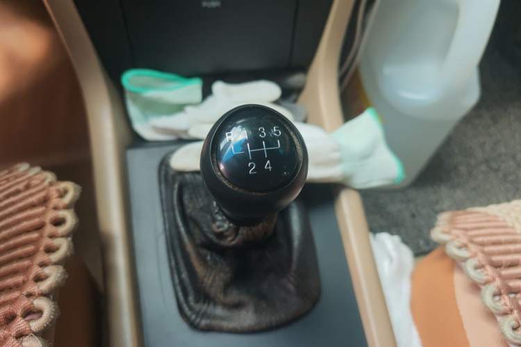 Used Chevrolet Epica 2011 1.8 Comfort Edition MT Gear Lever