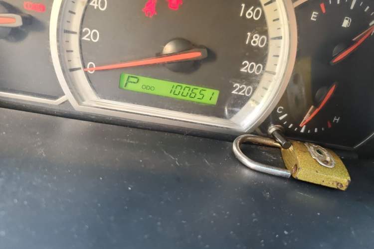 Used Chevrolet Epica 2011 1.8 Luxury Edition AT Odometer Close Up