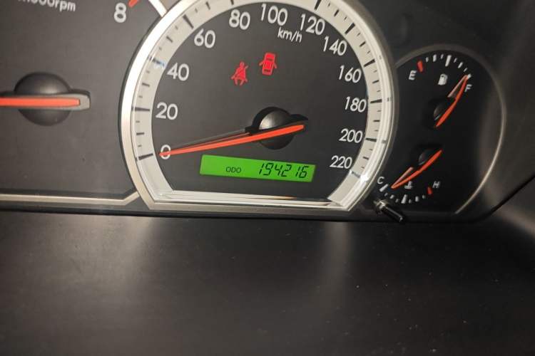 Used Chevrolet Epica 2011 1.8 Luxury Edition MT Odometer Close Up