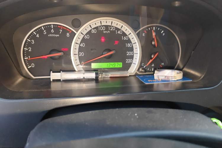 Used Chevrolet Epica 2011 1.8 Luxury Edition MT Odometer Close Up