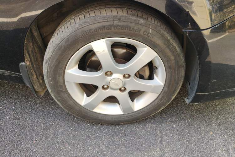 Used Chevrolet Epica 2011 1.8 Luxury Edition MT Right Front Wheel Hub
