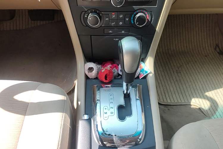 Used Chevrolet Epica 2011 1.8 Comfort Edition AT Gear Lever