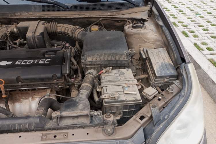 Used Chevrolet Epica 2011 1.8 ZhiZhen Edition MT Engine Bay Left