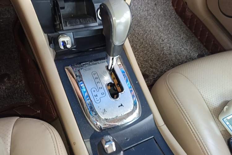 Used Chevrolet Epica 2011 1.8 Luxury Edition AT Gear Lever