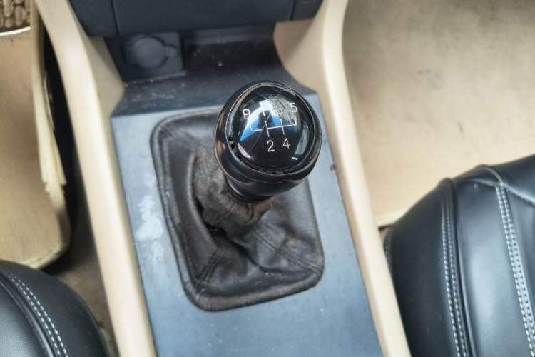 Used Chevrolet Epica 2012 1.8 Comfort Edition MT Gear Lever