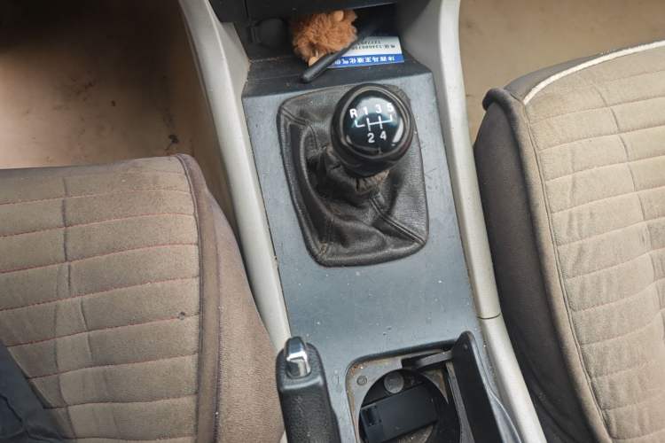Used Chevrolet Epica 2012 1.8 Comfort Edition MT Gear Lever