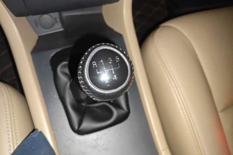 Used Chevrolet Epica 2012 1.8 Luxury Edition MT Gear Lever