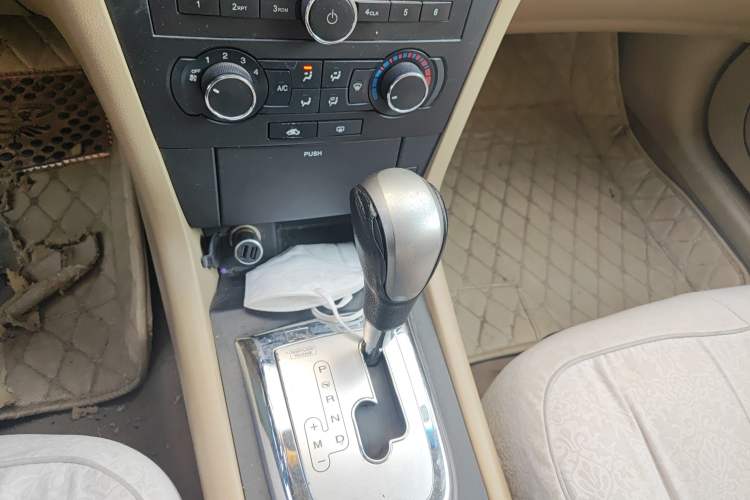 Used Chevrolet Epica 2012 1.8 Comfort Edition AT Gear Lever
