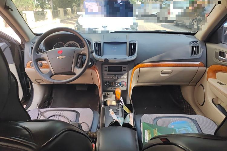 Used Chevrolet Epica 2013 1.8 SE Comfort Edition AT Center Console