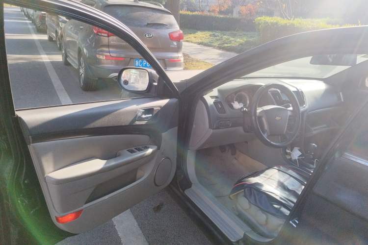Used Chevrolet Epica 2013 1.8 SL ZhiZhen Edition MT Driver Seat