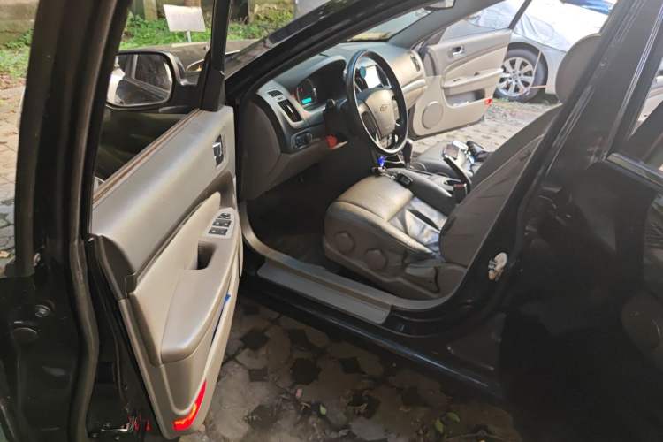 Used Chevrolet Epica 2013 1.8 SE Comfort Edition AT Driver Seat