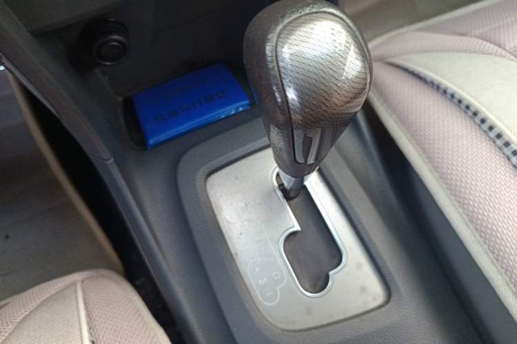 Used Chevrolet Epica 2013 1.8 SE Comfort Edition AT Gear Lever