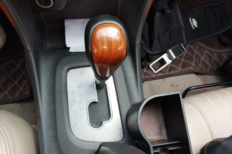 Used Chevrolet Epica 2013 1.8 SE Comfort Edition AT Gear Lever