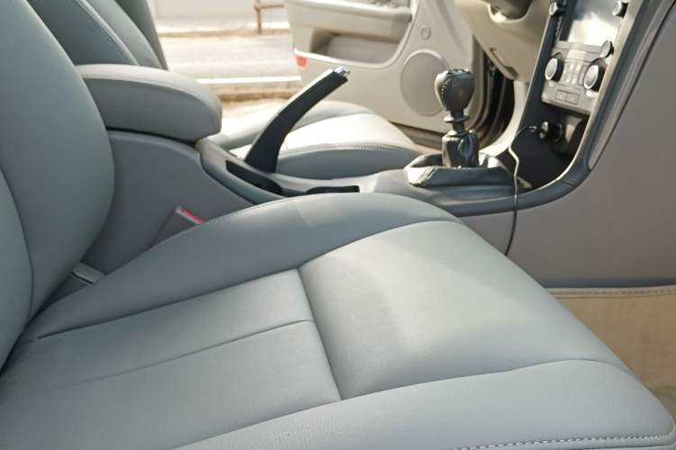 Used Chevrolet Epica 2013 1.8 SE Comfort Edition MT Interior 11