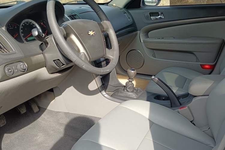 Used Chevrolet Epica 2013 1.8 SE Comfort Edition MT Interior 5