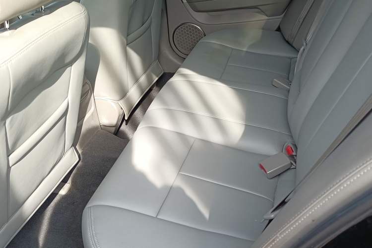 Used Chevrolet Epica 2013 1.8 SE Comfort Edition MT Interior 6