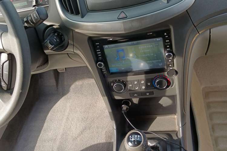Used Chevrolet Epica 2013 1.8 SE Comfort Edition MT Interior 8