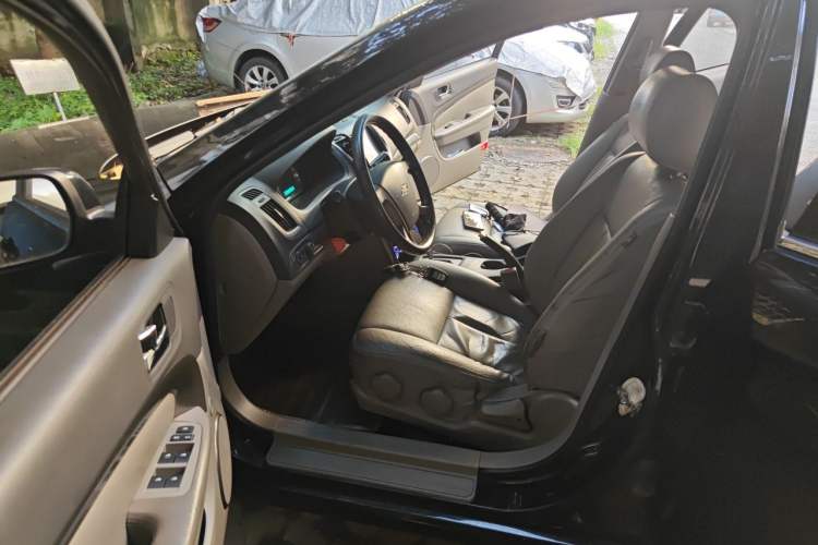 Used Chevrolet Epica 2013 1.8 SE Comfort Edition AT Left Front Seat