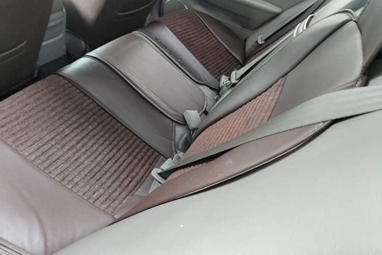 Used Chevrolet Epica 2013 1.8 SE Comfort Edition MT Left Rear Seat