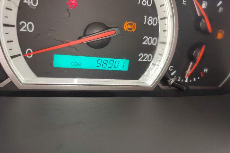 Used Chevrolet Epica 2013 1.8 SL ZhiZhen Edition MT Odometer Close Up