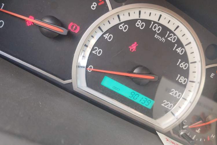 Used Chevrolet Epica 2013 1.8 SL ZhiZhen Edition MT Odometer Close Up