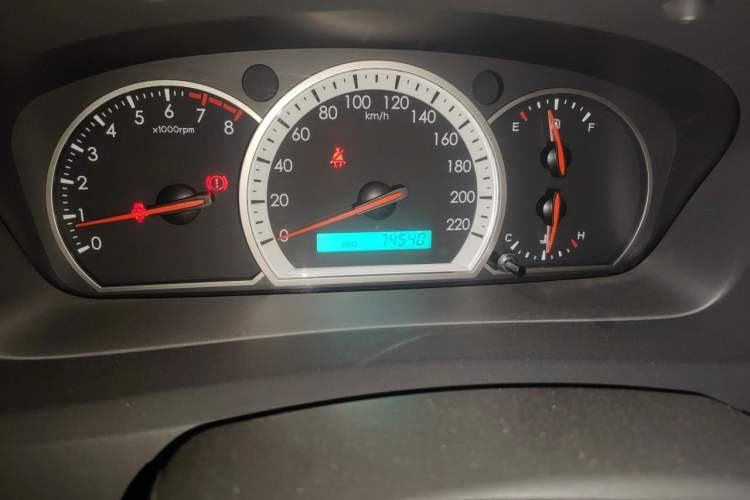 Used Chevrolet Epica 2013 1.8 SL ZhiZhen Edition MT Odometer Close Up