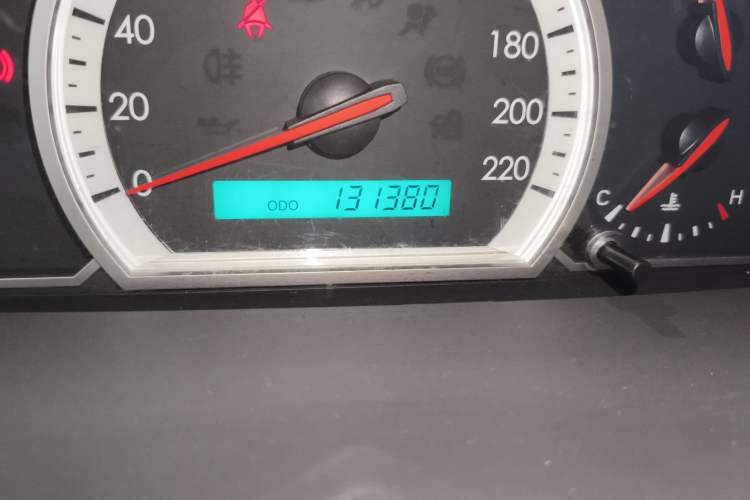 Used Chevrolet Epica 2013 1.8 SE Comfort Edition MT Odometer Close Up