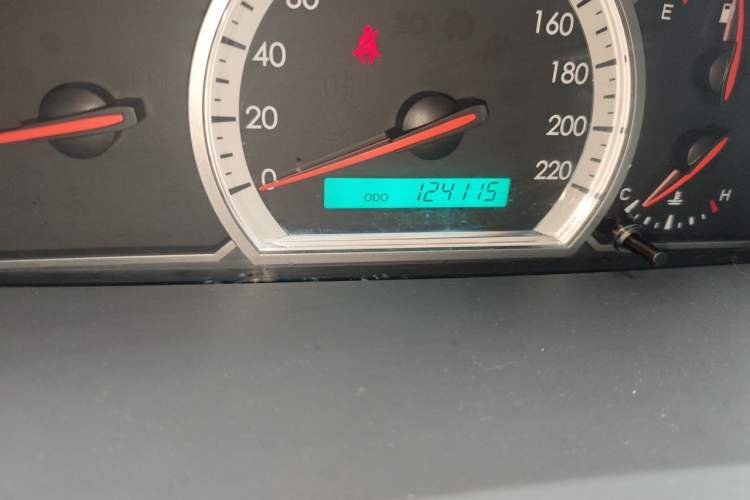 Used Chevrolet Epica 2013 1.8 SE Comfort Edition MT Odometer Close Up
